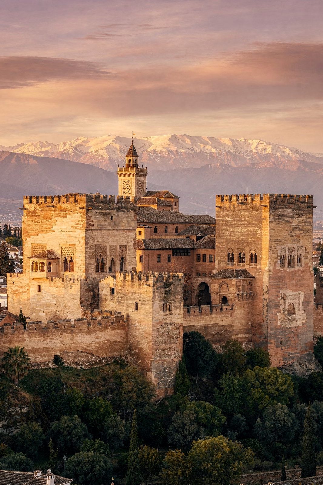 La Alhambra, con Sierra Nevada al fondo
